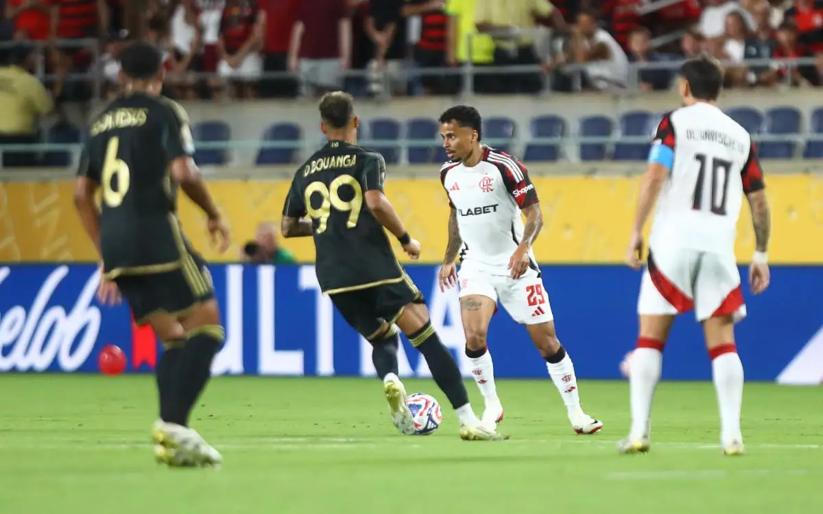 Allan em ação pelo Flamengo contra o Los Angeles FC (EUA)