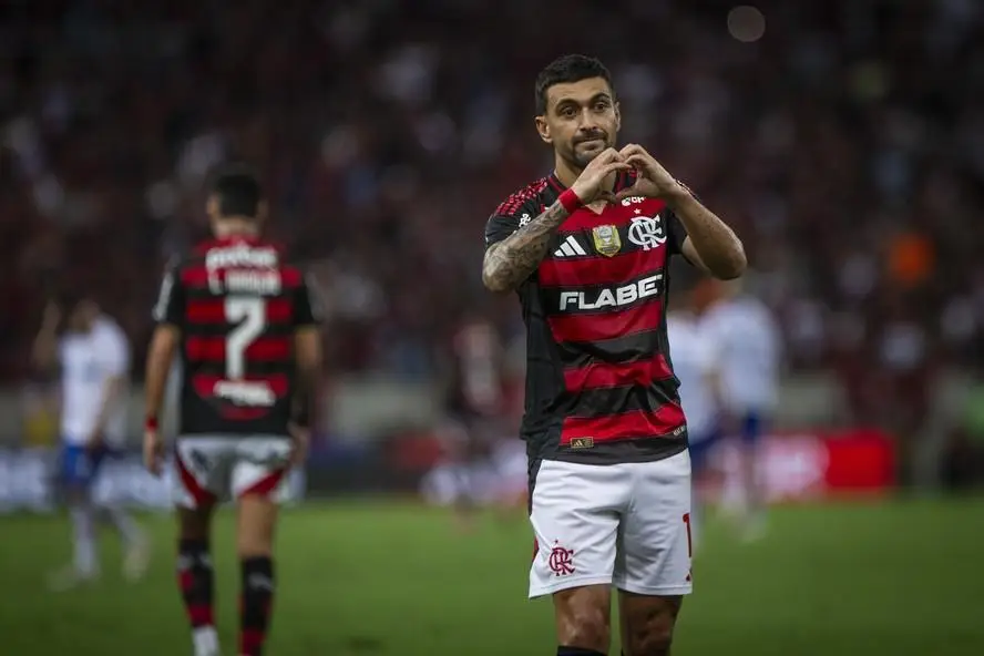 Arrascaeta comemora 9º gol no Brasileirão, em goleada do Flamengo sobre o Fortaleza