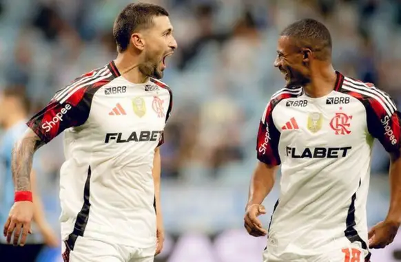 Arrascaeta e De La Cruz (Foto: Adriano Fontes/ Flamengo)