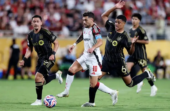 Arrascaeta em Flamengo x Los Angeles (Foto: Reuters/Nathan Ray Seebeck)