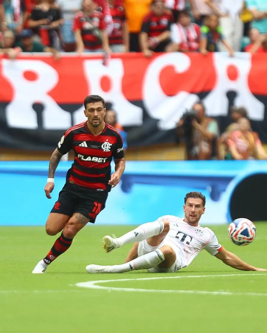 Arrascaeta em jogo do Flamengo nos EUA