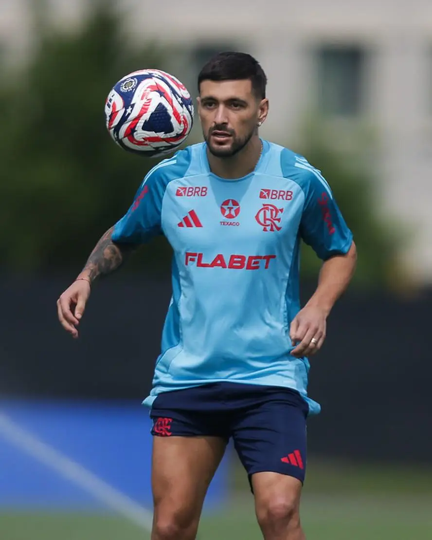 Arrascaeta em treino do Flamengo nos EUA