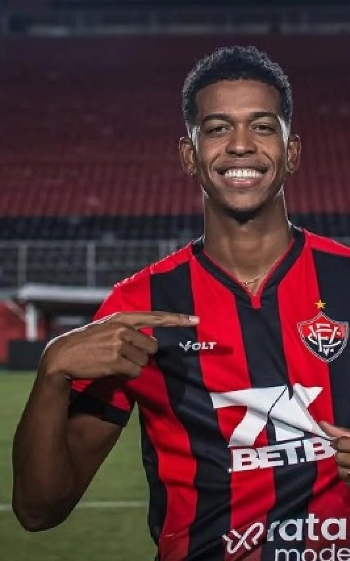 Carlinhos não conseguiu se destacar no Vitória