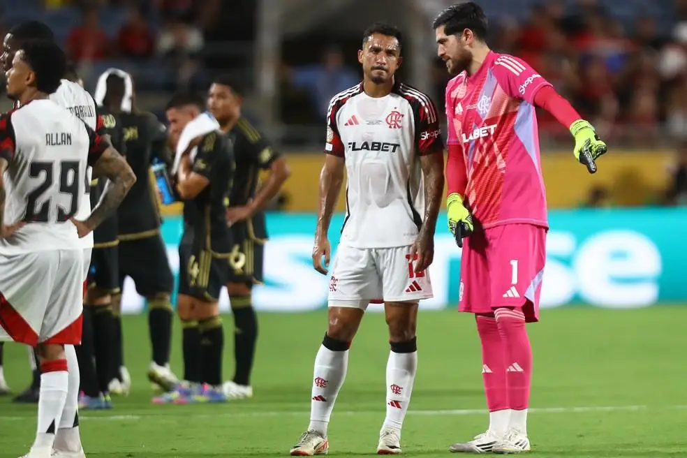 Danilo e Rossi conversam em Flamengo x Los Angeles FC