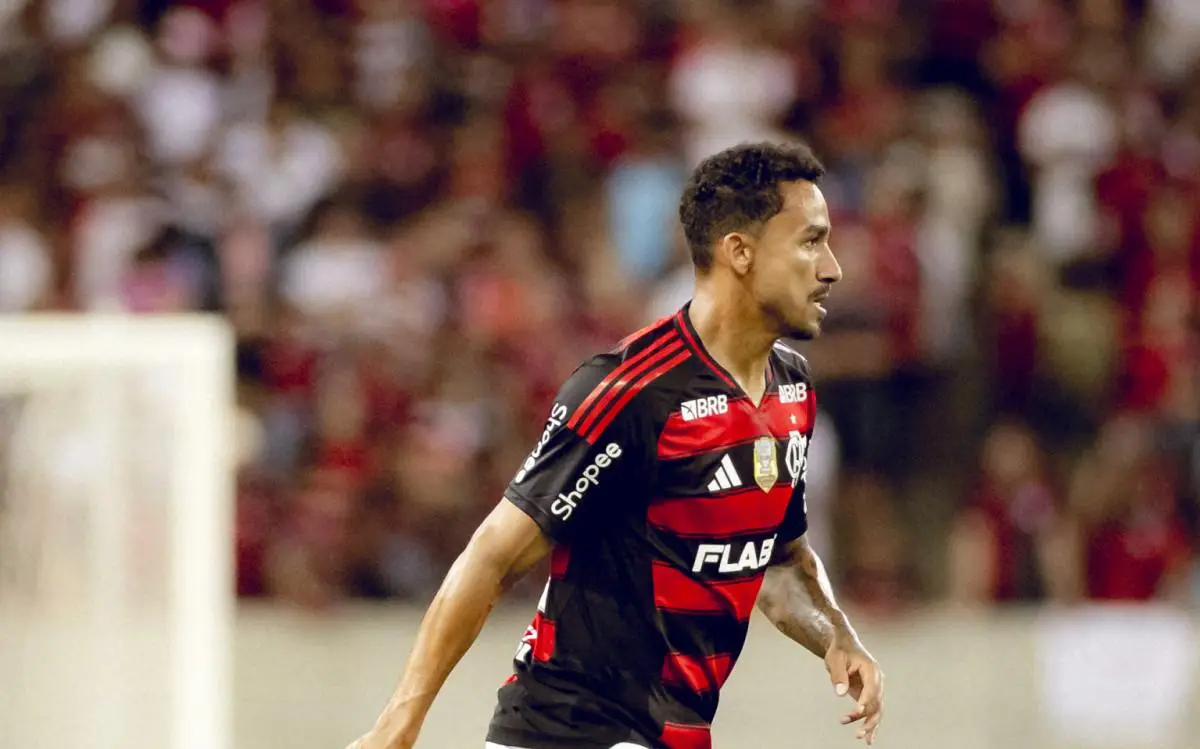 Danilo em ação pelo Flamengo