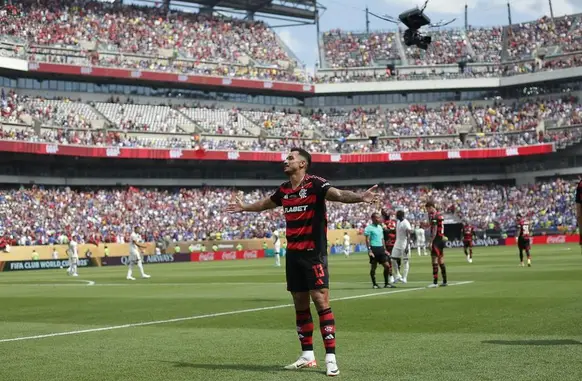 Danilo vira peça importante na defesa e no ataque do Flamengo, e pode emplacar sequência no Mundial (Foto: Gilvan de Souza/Flamengo)