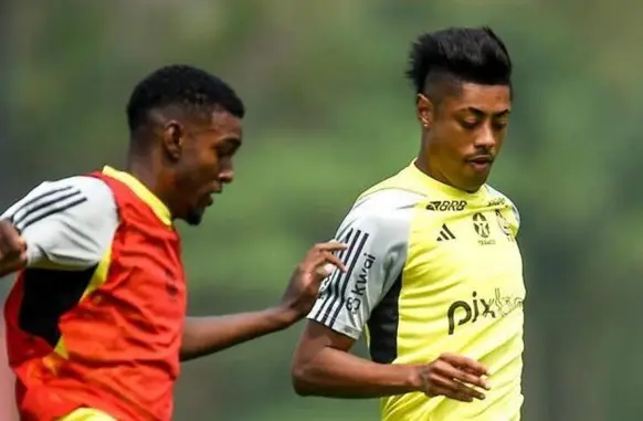 Felipe Lima e Bruno Henrique (Foto: Divulgação / Flamengo)