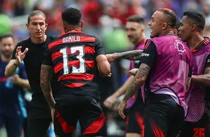 Filipe Luis e Danilo (Foto: Gilvan de Souza/Flamengo)