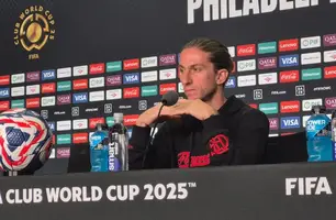 Filipe Luís em coletiva do Flamengo na Filadélfia (Foto: Thiago Lima)
