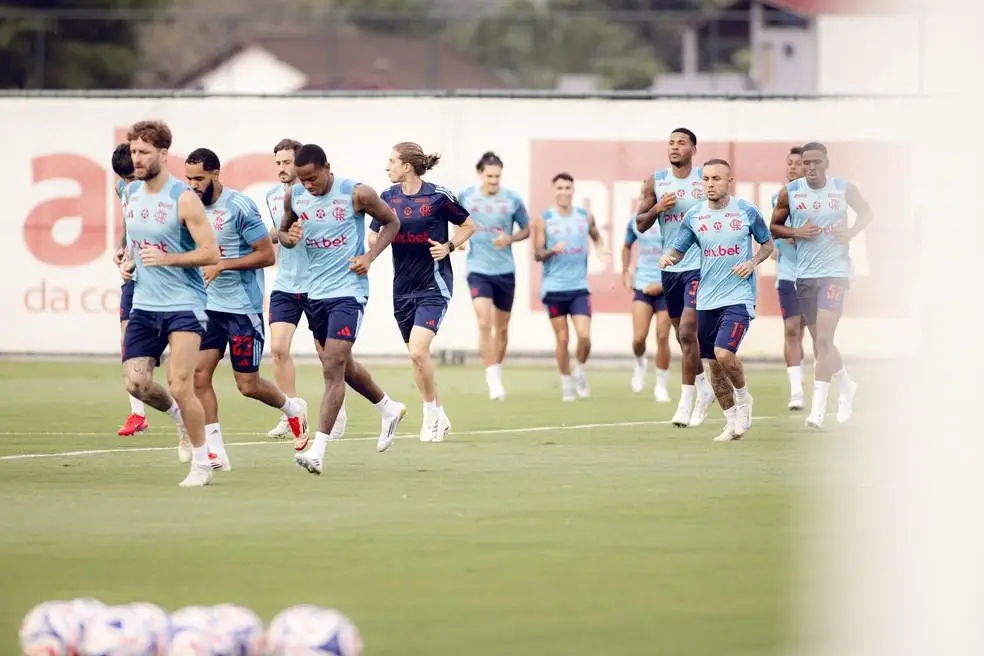 Filipe Luís em treino do Flamengo
