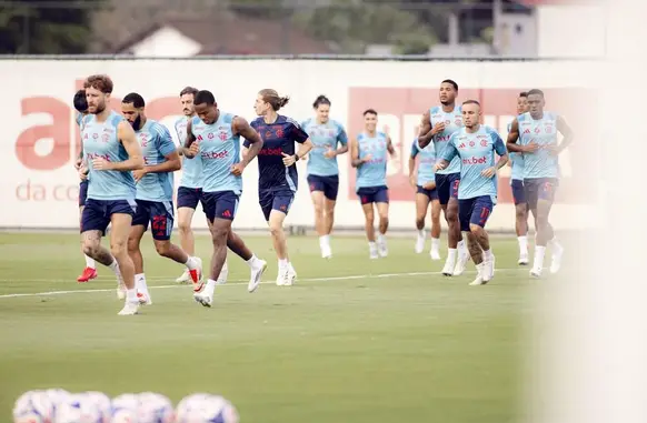 Filipe Luís em treino do Flamengo (Foto: Adriano Fontes / Flamengo)