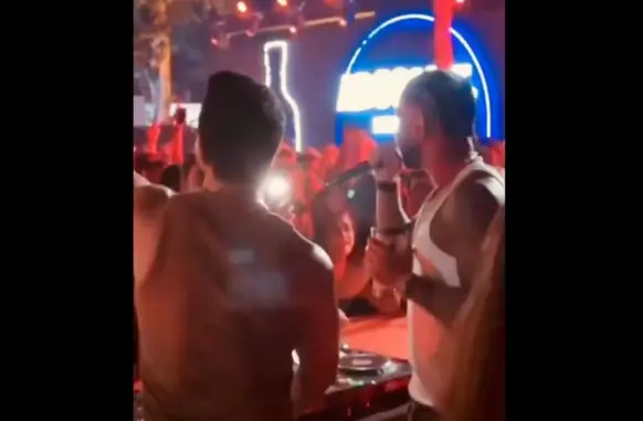 Gabigol cantou música do Flamengo durante evento no Rio de Janeiro (Foto: Reprodução)