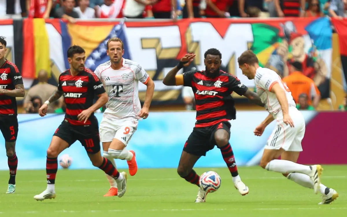 Gerson em ação pelo Flamengo contra o Bayern de Munique