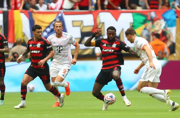 Gerson em ação pelo Flamengo contra o Bayern de Munique (Foto: Gilvan de Souza / Flamengo)
