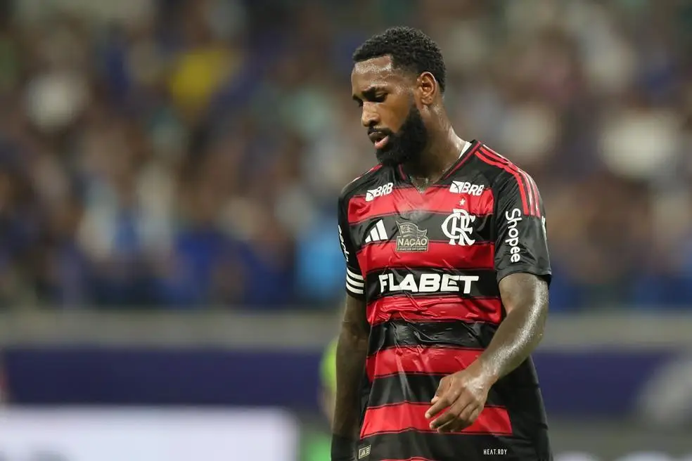 Gerson em ação pelo Flamengo contra o Cruzeiro