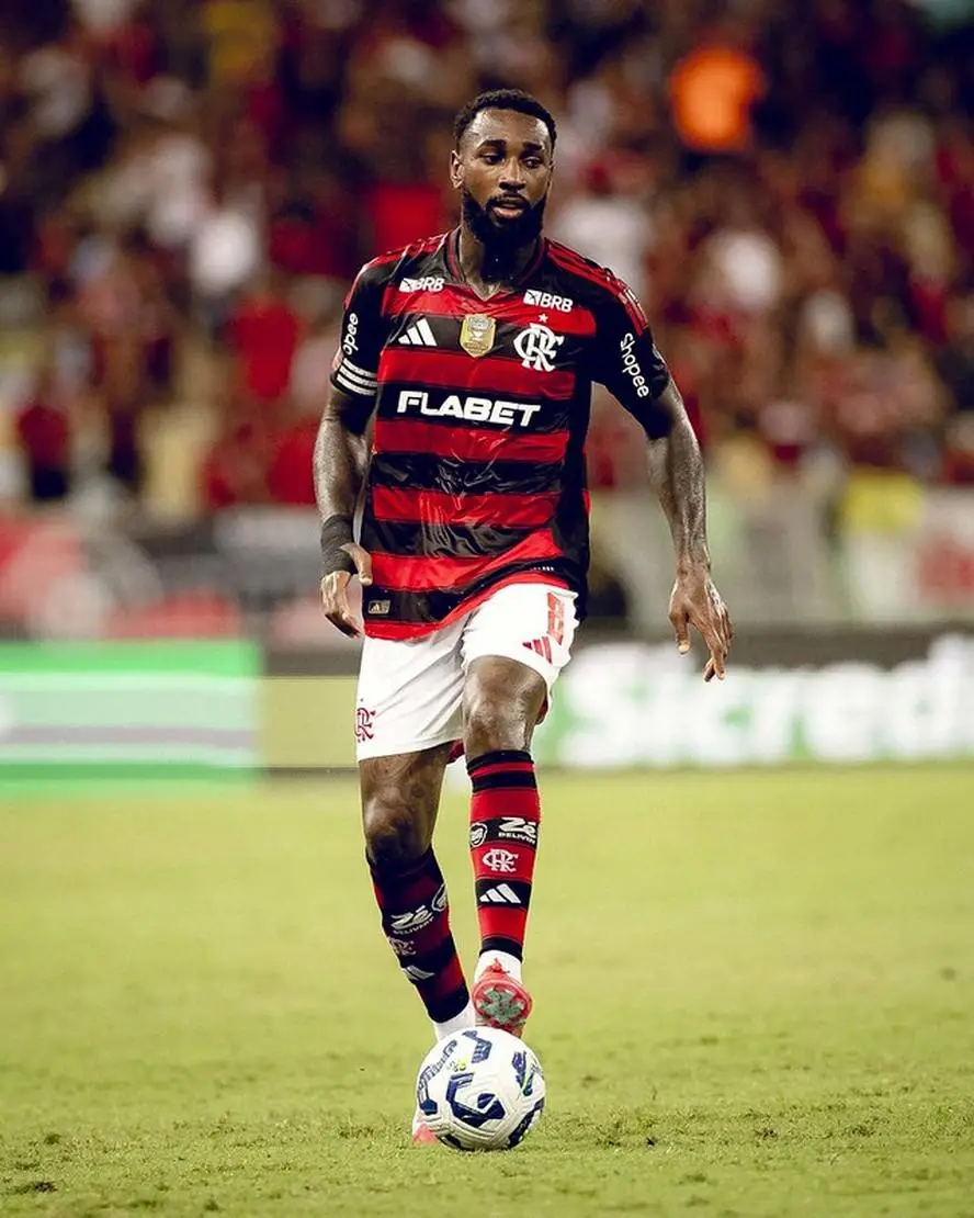 Gerson em ação pelo Flamengo