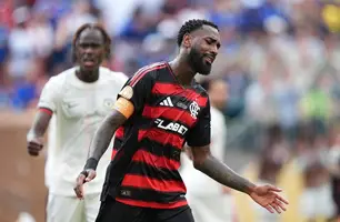Gerson lamenta bola perdida em Flamengo x Chelsea (Foto: Reuters/Kyle Ross)