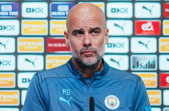 Guardiola em coletiva do Manchester City (Foto: Divulgação/ @ManCity)