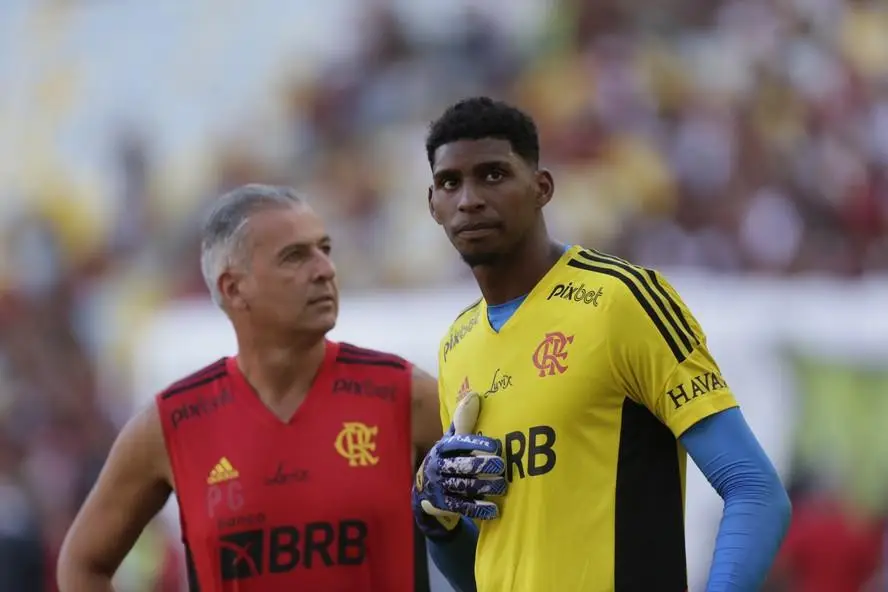 Hugo Souza na época de Flamengo