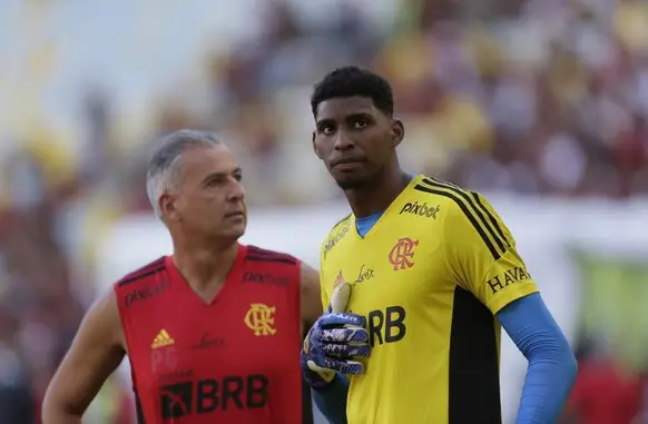 Hugo Souza na época de Flamengo (Foto: Marcelo Theobald)