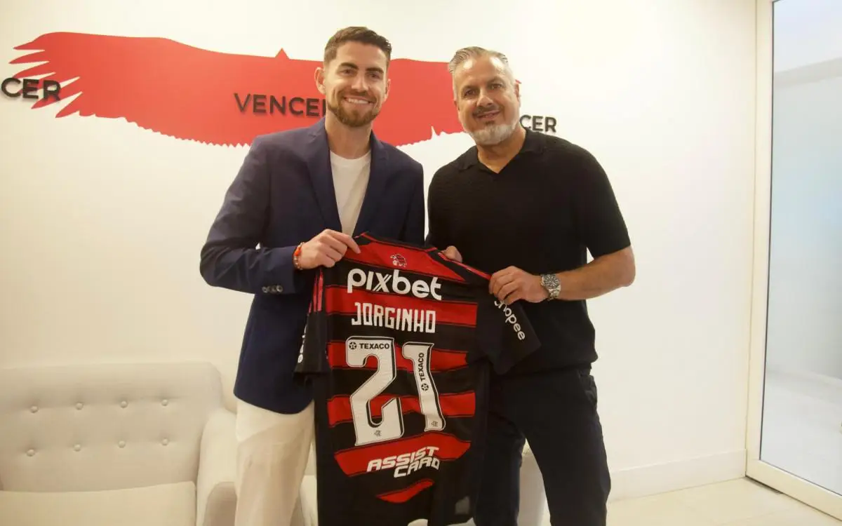 Jorginho chegou ao Rio de Janeiro nesta sexta-feira (6) e vestirá a camisa 21 no Flamengo