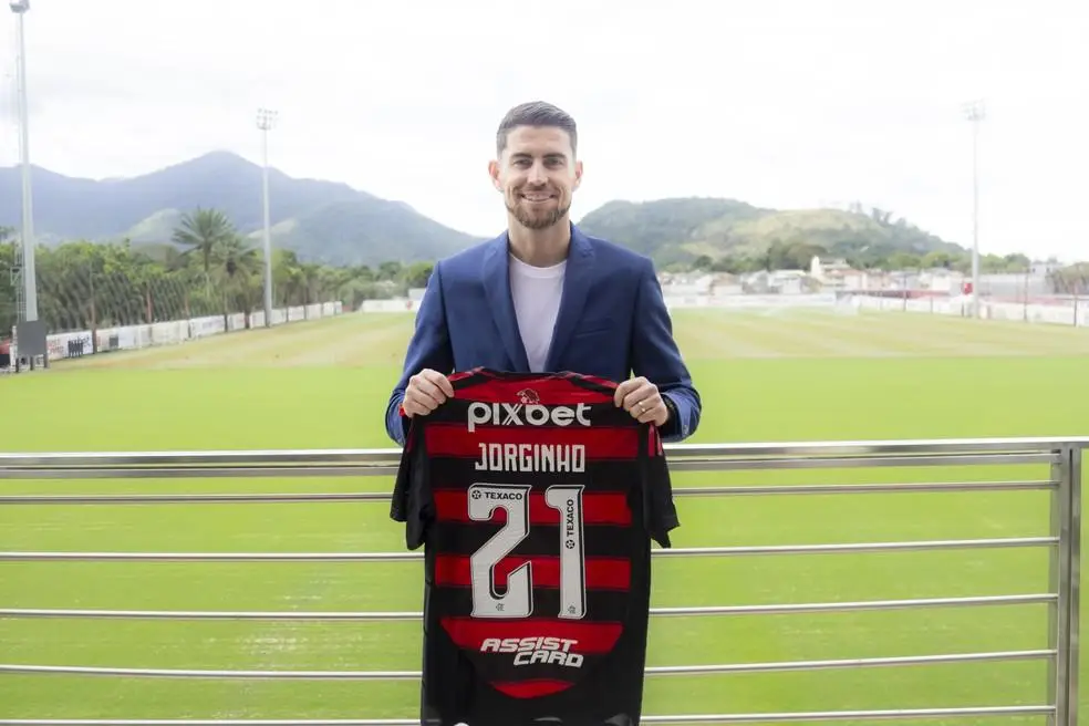Jorginho com a camisa 21 do Flamengo