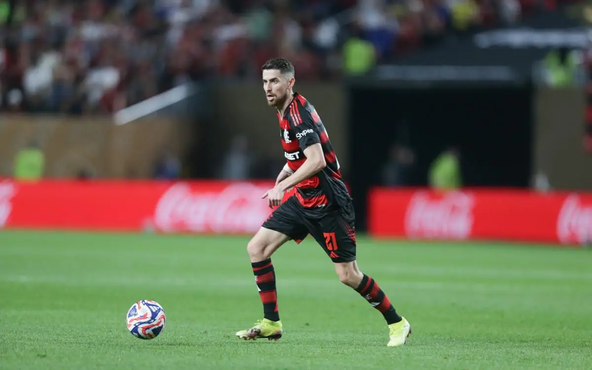 Jorginho em ação pelo Flamengo contra o Espérance (TUN), nos Estados Unidos