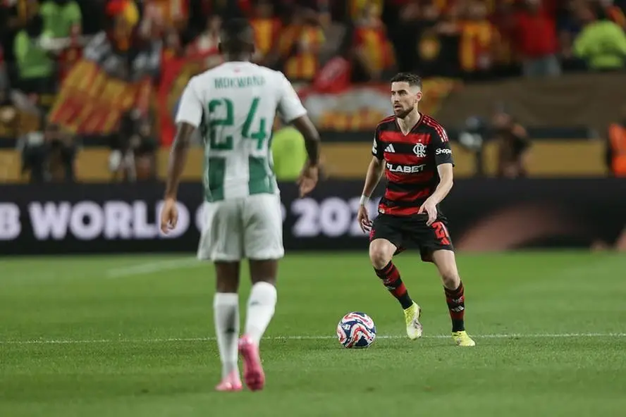 Jorginho foi a grande novidade do Flamengo na estreia