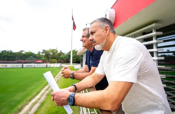 José Boto e Bap no Ninho do Urubu, CT do Flamengo (Foto: Marcelo Cortes / CRF)