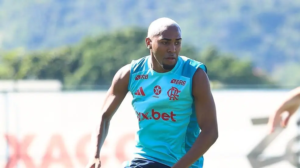 Lorran foi inscrito na Copa de Clubes, mas não viajou com grupo do Flamengo