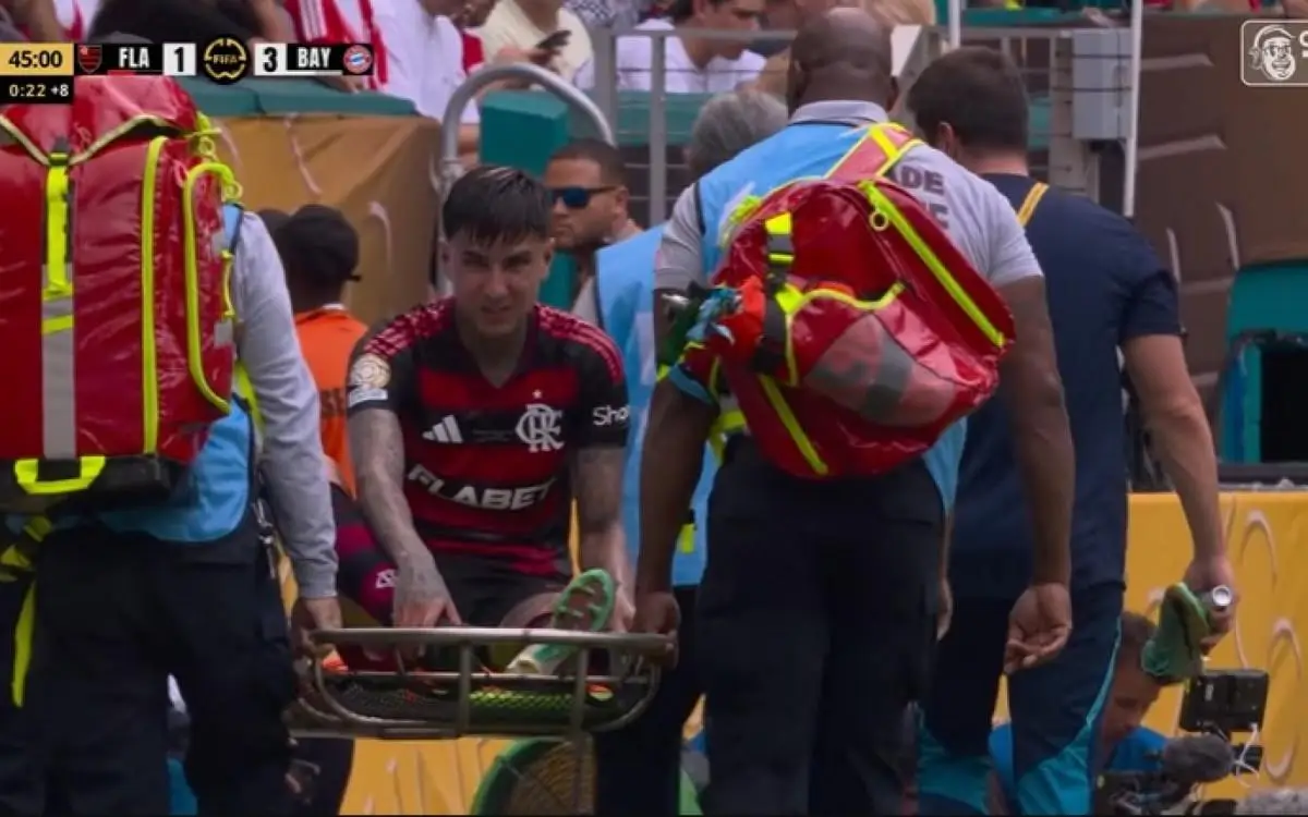 Momento em que Pulgar deixa o campo de maca no Hard Rock Stadium