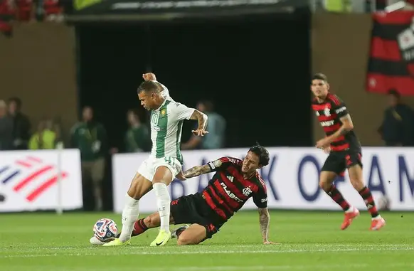 Pedro em ação pelo Flamengo contra o Esperánce (Foto: Gilvan de Souza/Flamengo)