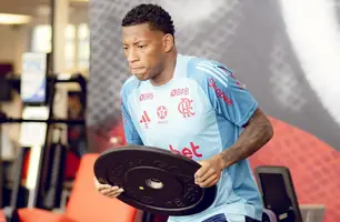 Plata em treino na academia do Ninho do Urubu (Foto: Adriano Fontes/Flamengo)