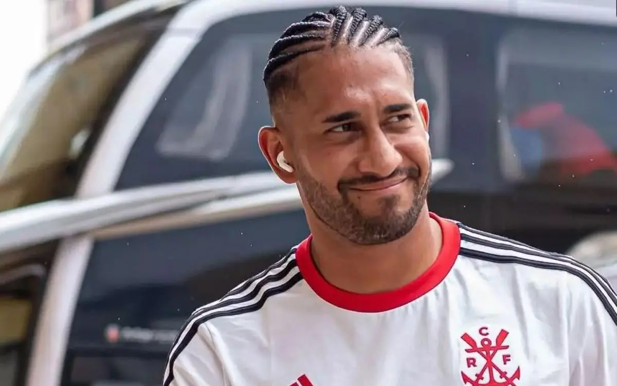 Sem propostas, Pablo segue treinando em separado no Flamengo.
