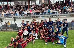 Time sub-14 do Flamengo foi campeão de torneio na Itália (Foto: Divulgação)