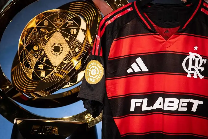 Troféu do Mundial de Clubes em visita à Gávea, sede do Flamengo
