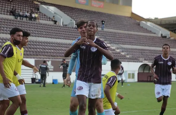 Wallace Yan após marcar um gol com a camisa da Ferroviária, em 2021 (Foto: Jonatan Dutra / Ferroviária SAF)