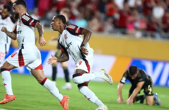 Wallace Yan garantiu o empate do Flamengo contra o Los Angeles, em Orlando (Foto: Gilvan de Souza / Flamengo)