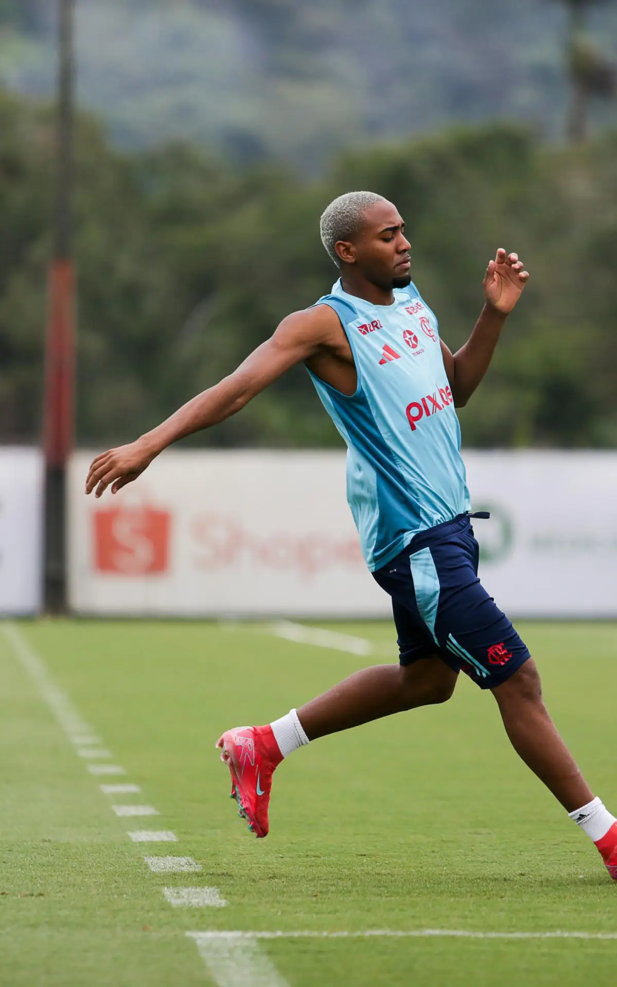 Wesley em treino do Flamengo