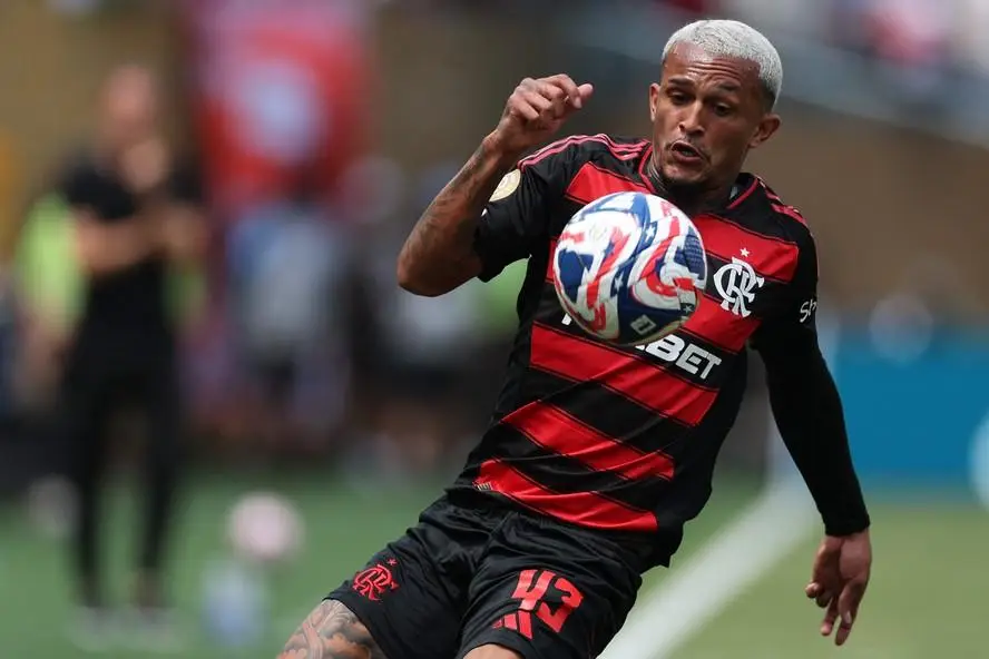 Wesley foi titular do Flamengo contra o Chelsea