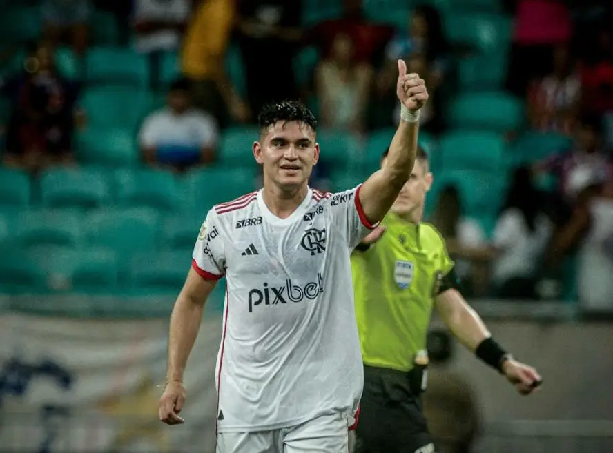 Alcaraz em campo pelo Flamengo
