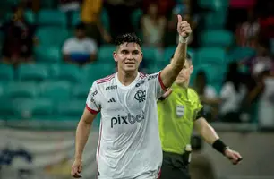Alcaraz em campo pelo Flamengo (Foto: Jhony Pinho/Agif)
