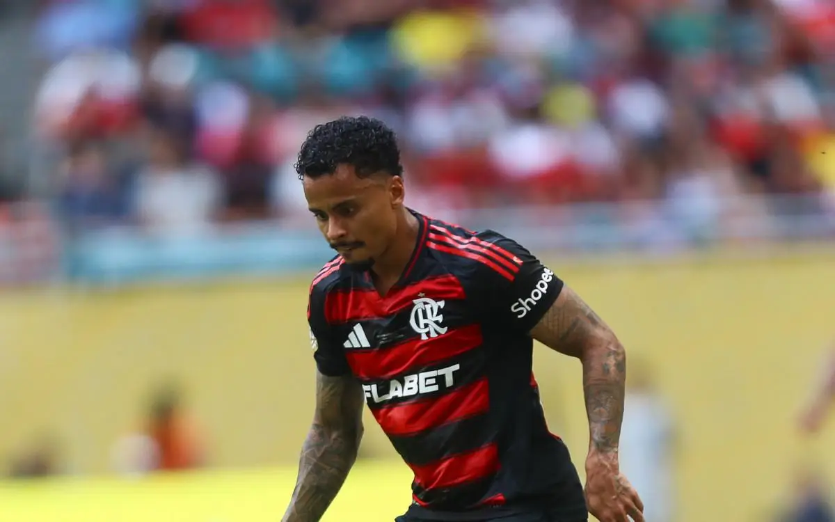 Allan em ação no jogo entre Flamengo e Bayern de Munique