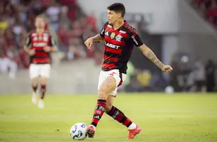 Ayrton Lucas em ação no jogo entre Flamengo e São Paulo (Foto: Adriano Fontes/CRF)