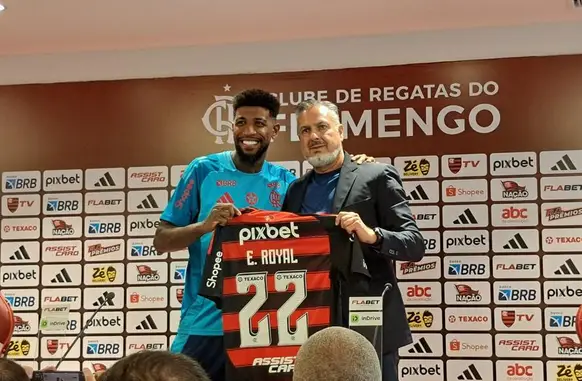 Emerson Royal é apresentado pelo Flamengo (Foto: Davi Ferreira)