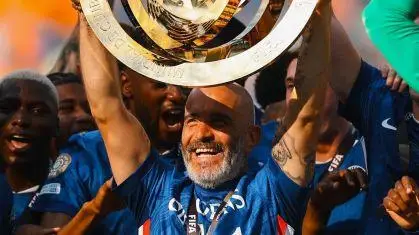 Enzo Maresca com o troféu do Mundial de Clubes