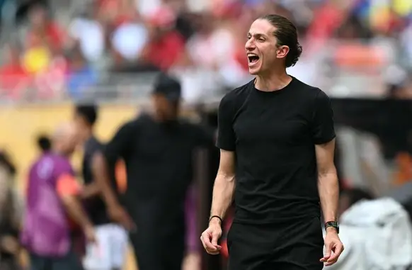 Filipe Luís durante Flamengo x Bayern de Munique (Foto: PATRICIA DE MELO MOREIRA / AFP)