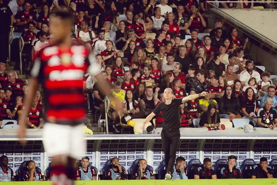 Filipe Luis e o elenco do Flamengo no Maracanã