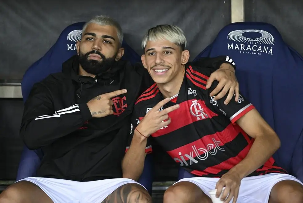 Gabigol e Werton no banco em Flamengo x Fortaleza