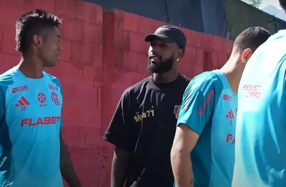 Gerson e Bruno Henrique no treino do Flamengo (Foto: Reprodução / FlamengoTV)